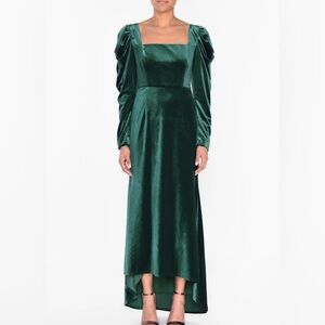 True Decadence Velvet Long Sleeve Extravagent Shoulder Dress in Emerald Green‎